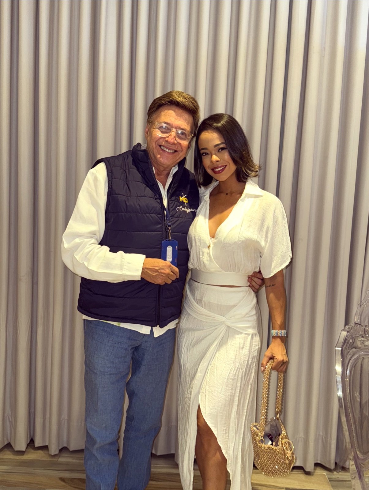 Fotografía de Madel Cuza junto a Jairo Martínez